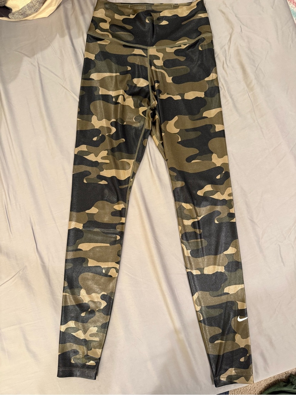 Nike camouflage workout leggings size XS